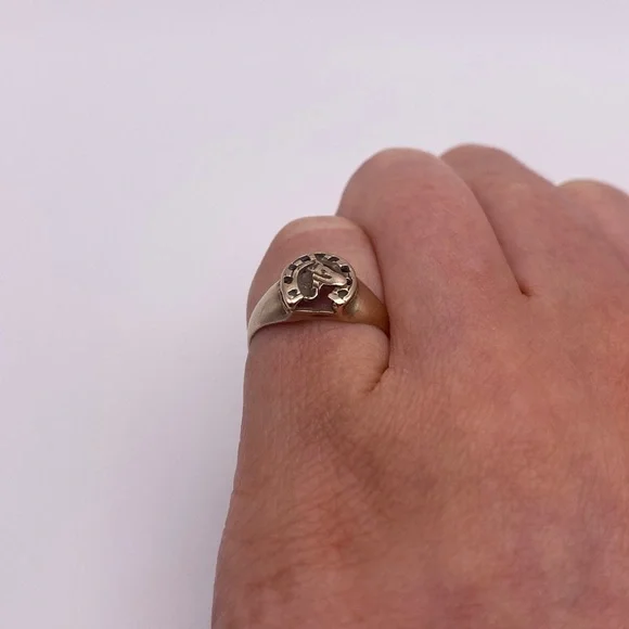 10k yellow gold Horseshoe ring - Picture 10 of 11